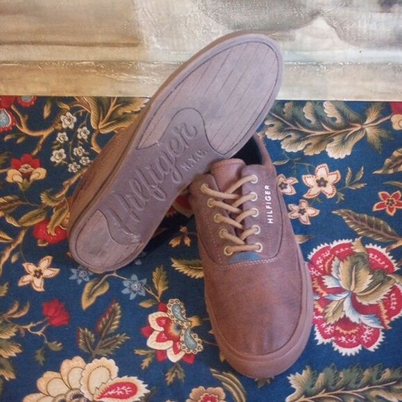 Brown & Navy Low Top Tommy Hilfiger Sneakers!* - Picture 4 of 5